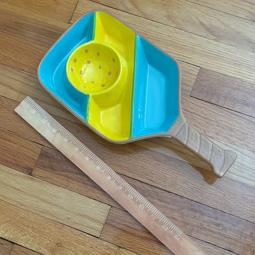 Ceramic Serving Tray in pickledball shaped chip and dip. - Picture 4 of 6